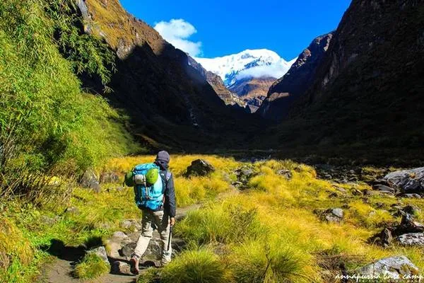 Thung lũng tuyệt đẹp trên đường đến Annapurna Base Camp.