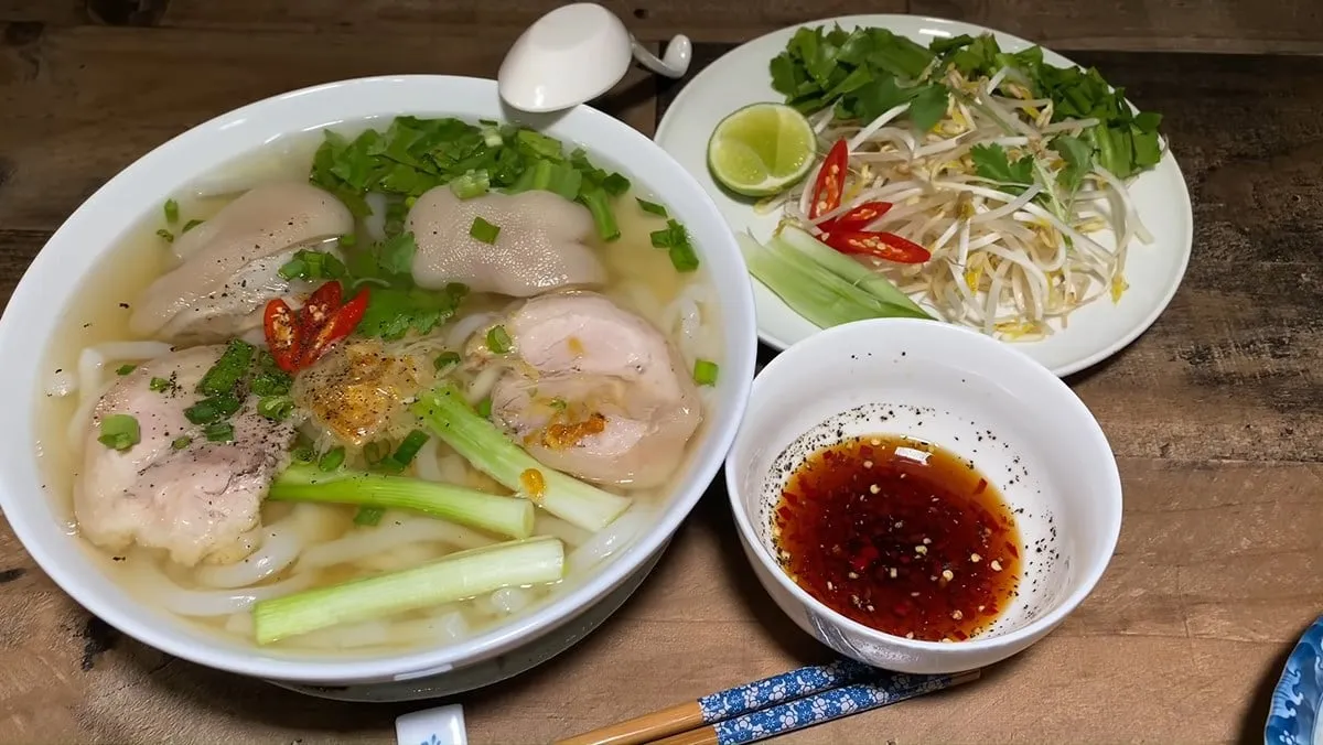 Tô bánh canh Trảng Bàng hấp dẫn