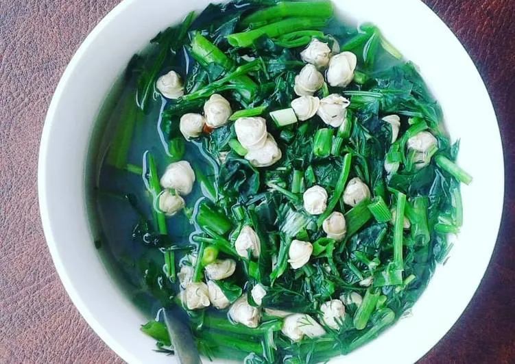 Tô canh hến nóng hổi