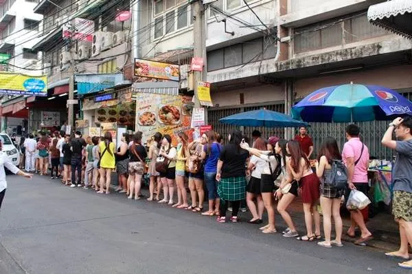 Tô mì hoành thánh tại Bangkok