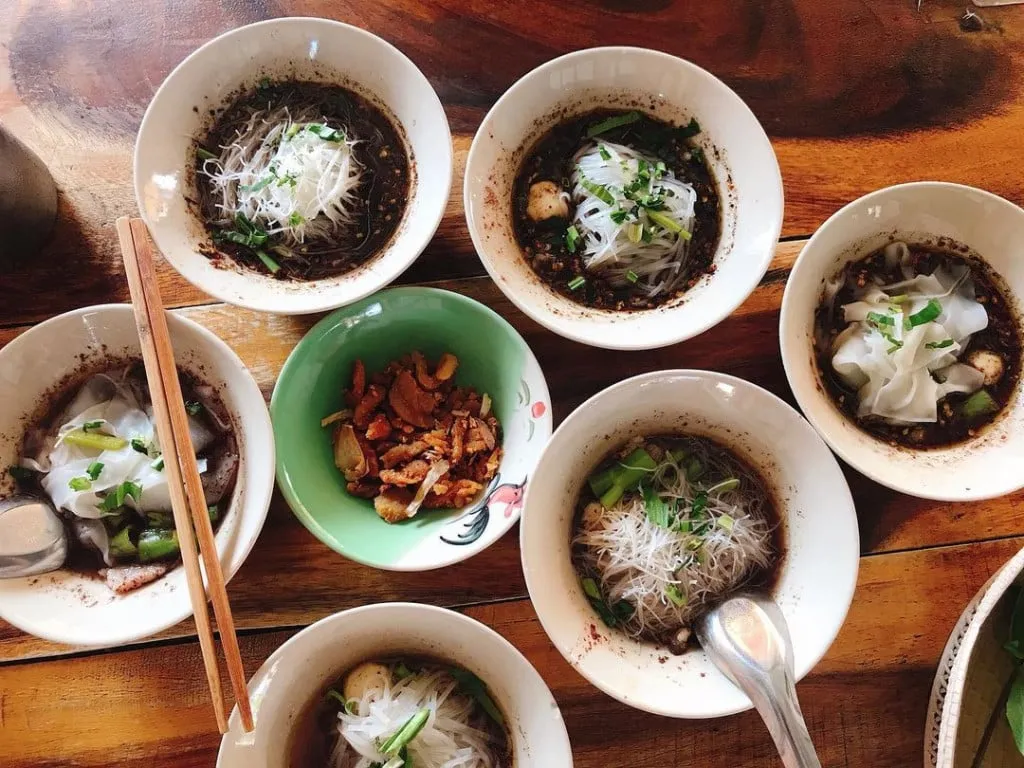 Tô mì nhỏ nên thường một người sẽ ăn nhiều hơn 1 tô. Ảnh: hungrydeara