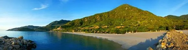 Toàn cảnh bán đảo Hòn Hèo nhìn từ trên cao. Ảnh: ST