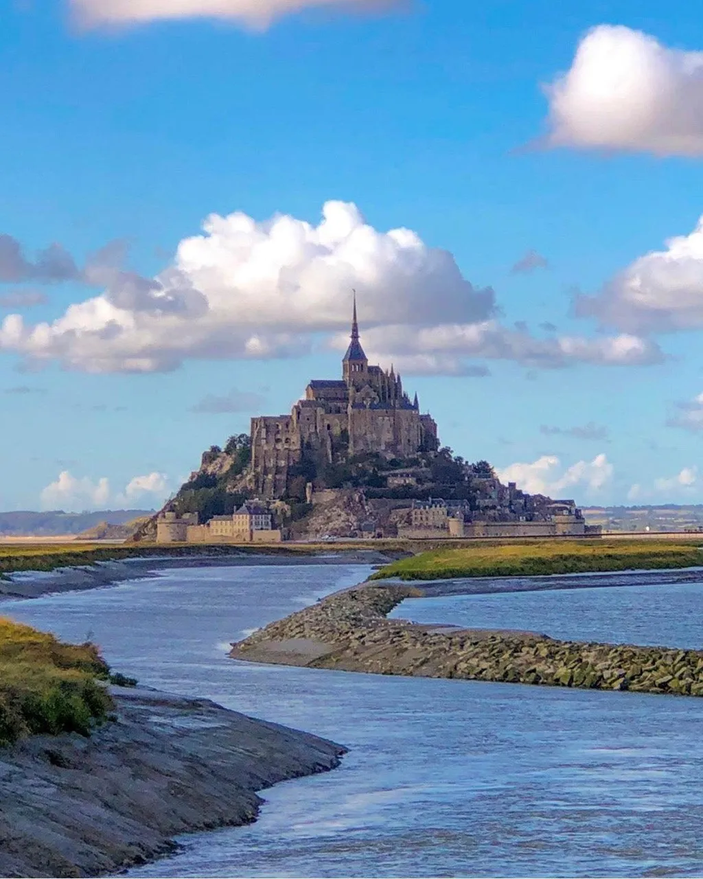 Toàn cảnh đảo Mont Saint Michel từ trên cao