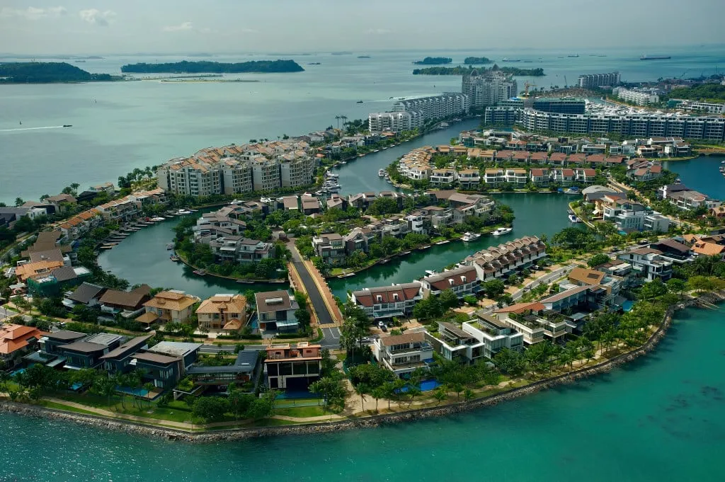 Toàn cảnh đảo Sentosa nhìn từ trên cao xuống.