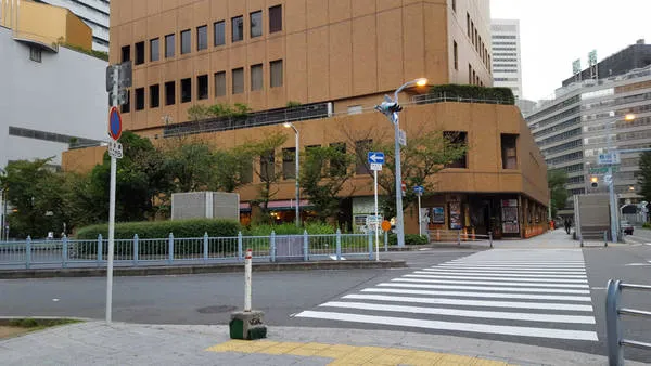 Toàn cảnh thành phố Osaka yên tĩnh vào buổi sáng sớm