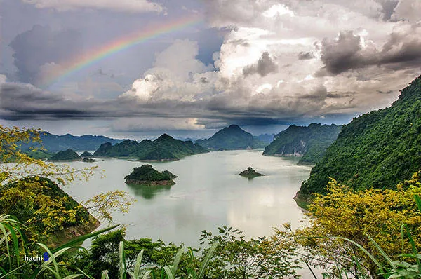 Toàn cảnh thung lũng Ba Khan hùng vĩ. 