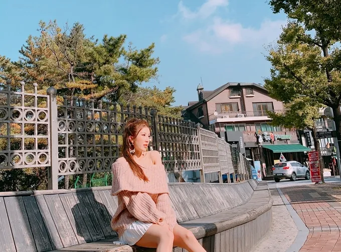 Trang Pháp lựa chọn khách sạn gần cầu sông Hàn, khu Gangnam sầm uất để tiện shopping và dạo phố.