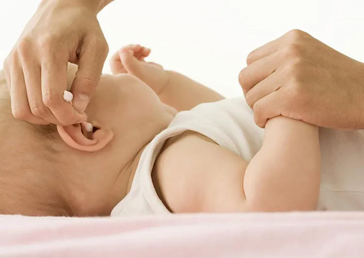 Bí Quyết Giúp Trẻ Vượt Qua Giao Mùa Khỏe Mạnh 2 tre bi viem tai giua 2