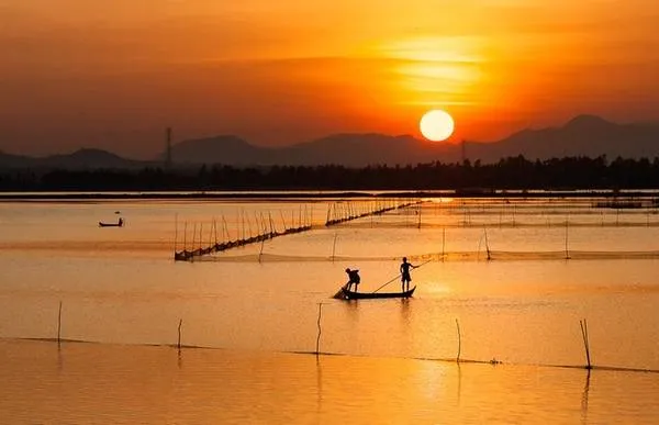 Triển lãm ảnh &quot;An Giang mùa nước nổi&quot; trưng bày những tác phẩm của nhiếp ảnh gia Huỳnh Phúc Hậu.