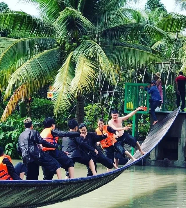 Trò chơi tát mương bắt cá