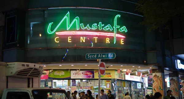 Trung tâm mua sắm Mustafa Center nhộn nhịp