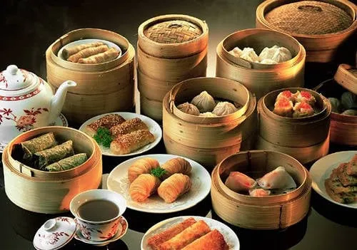 Truyền thống Yum Cha với những món điểm tâm nhỏ như bánh bao, há cảo. Ảnh: berniesbites.