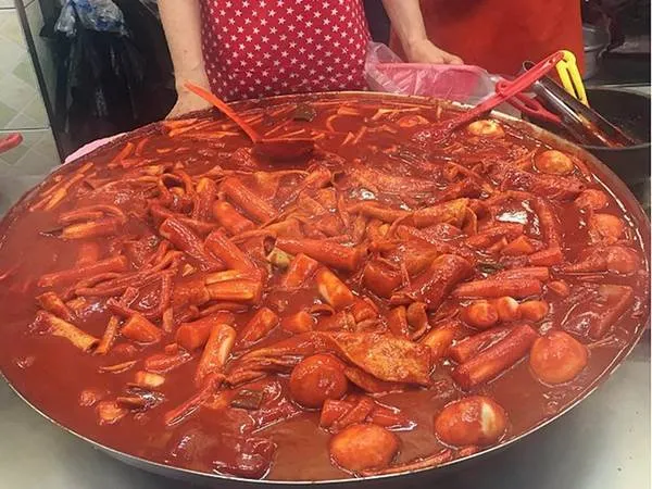 Tteokbokki - bánh gạo xào cay