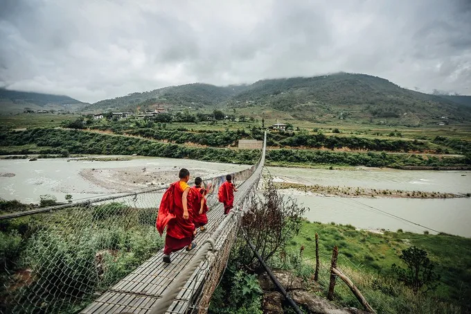 Tu viện Paro Taktsang nằm trên vách đá cheo leo. Ảnh: Shutterstock/s_jakkarin.