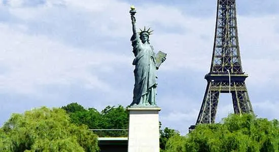 Tượng Nữ thần Tự do ở Paris