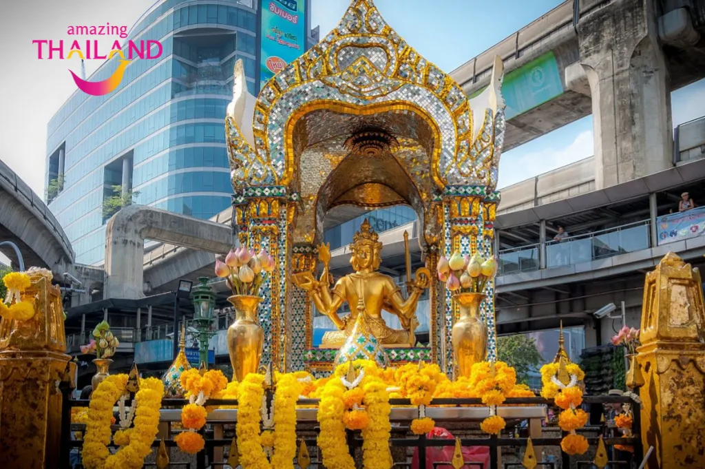 Tượng Phật Bốn Mặt nổi tiếng trên đường phố Bangkok