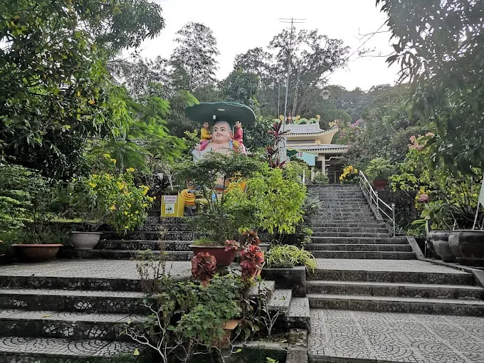 Tượng Quan Âm chùa Sư Muôn