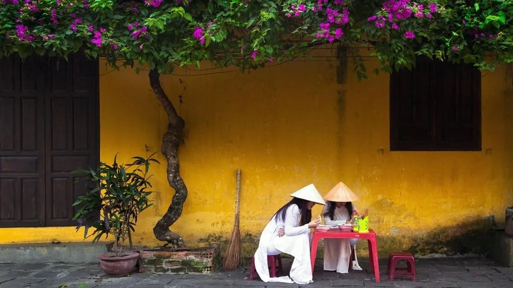 Tường vàng nổi tiếng và đặc trưng làm nên Hội An lãng mạn trong mắt du khách