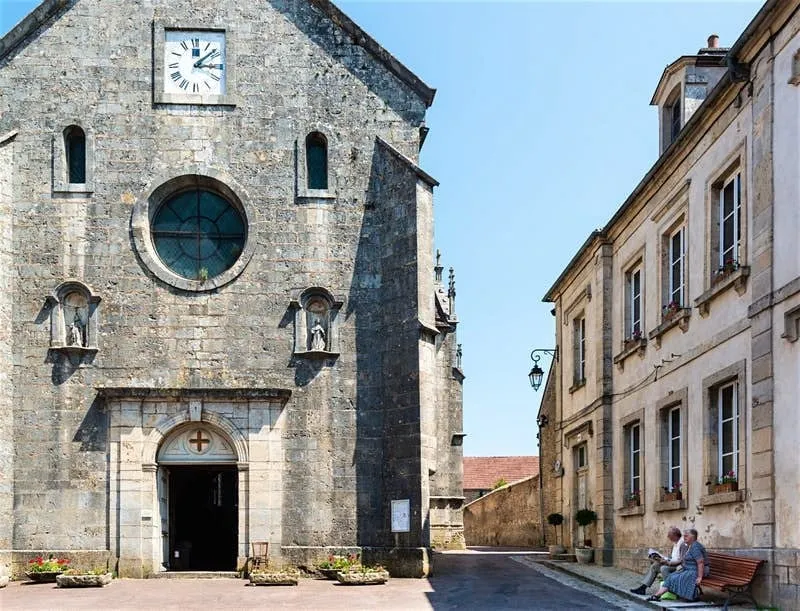 Vách đá nâu đỏ ở Roussillon