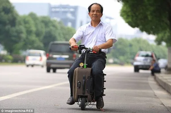 Vali thông minh giúp vận chuyển hành lý dễ dàng.