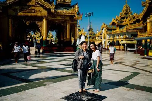 Vào đền chùa ở Myanmar bạn phải mặc các trang phục kín đáo