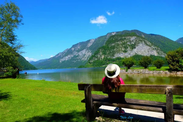 Vẻ đẹp nên thơ của Hallstatt khiến du khách say lòng. Ảnh: Thiên Lam.