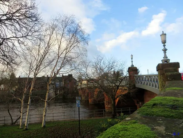 Vẻ đẹp Old Bridge từ các góc nhìn