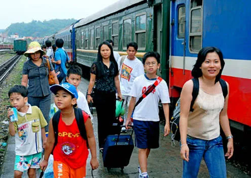 Vé tàu tăng giá mùa du lịch
