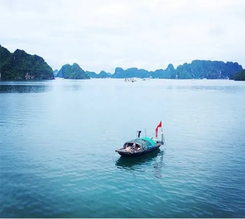 Vịnh Hạ Long nhìn từ trên cao