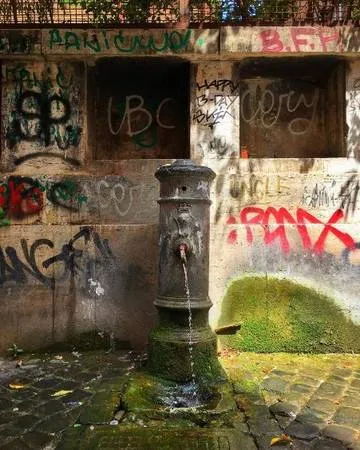 Vòi nước công cộng tại Rome, Ý.