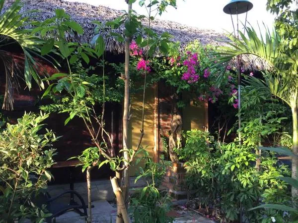 Vu Homestay với kiến trúc nhà lá truyền thống