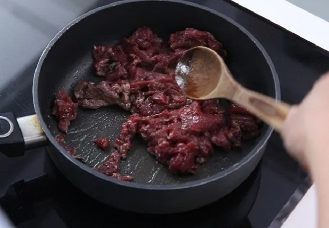 Xào thịt bò và cải thìa
