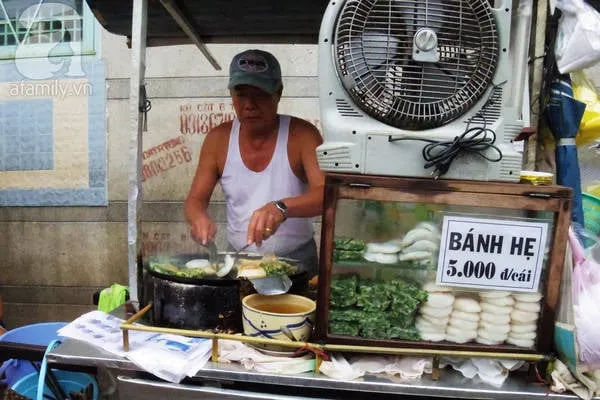 Xe bánh hẹ, bánh sắn trên đường Lê Quang Sung