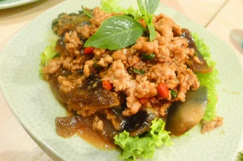 Yam Kai Yeow Maa - Trứng vịt bắc thảo trộn Salad